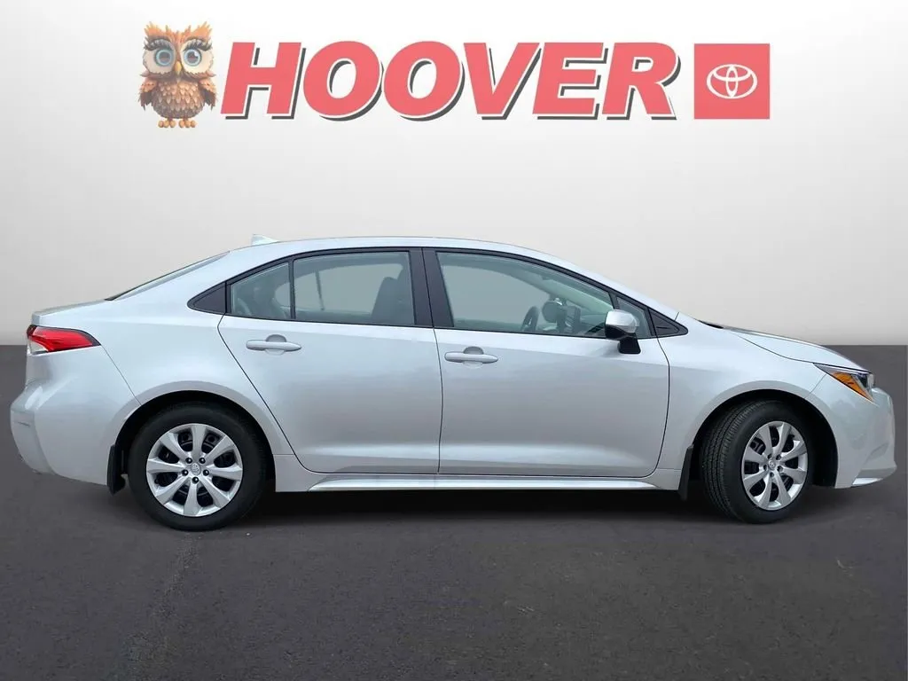 2026 Toyota Corolla LE thumbnail 2