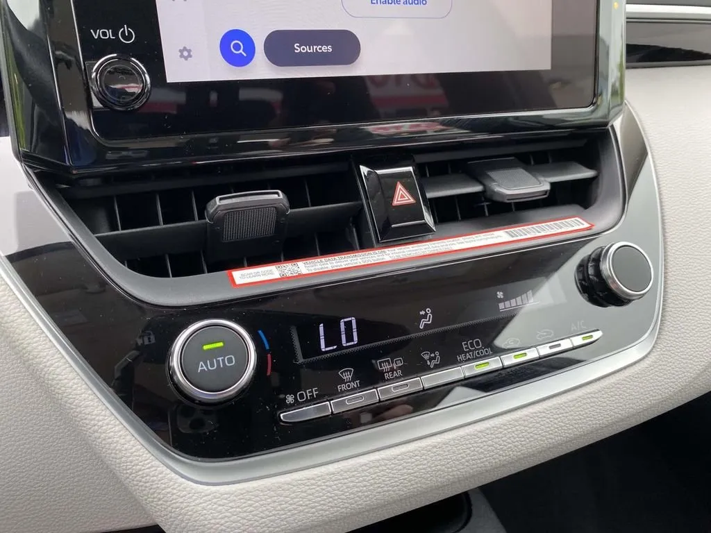 2026 Toyota Corolla LE thumbnail 22