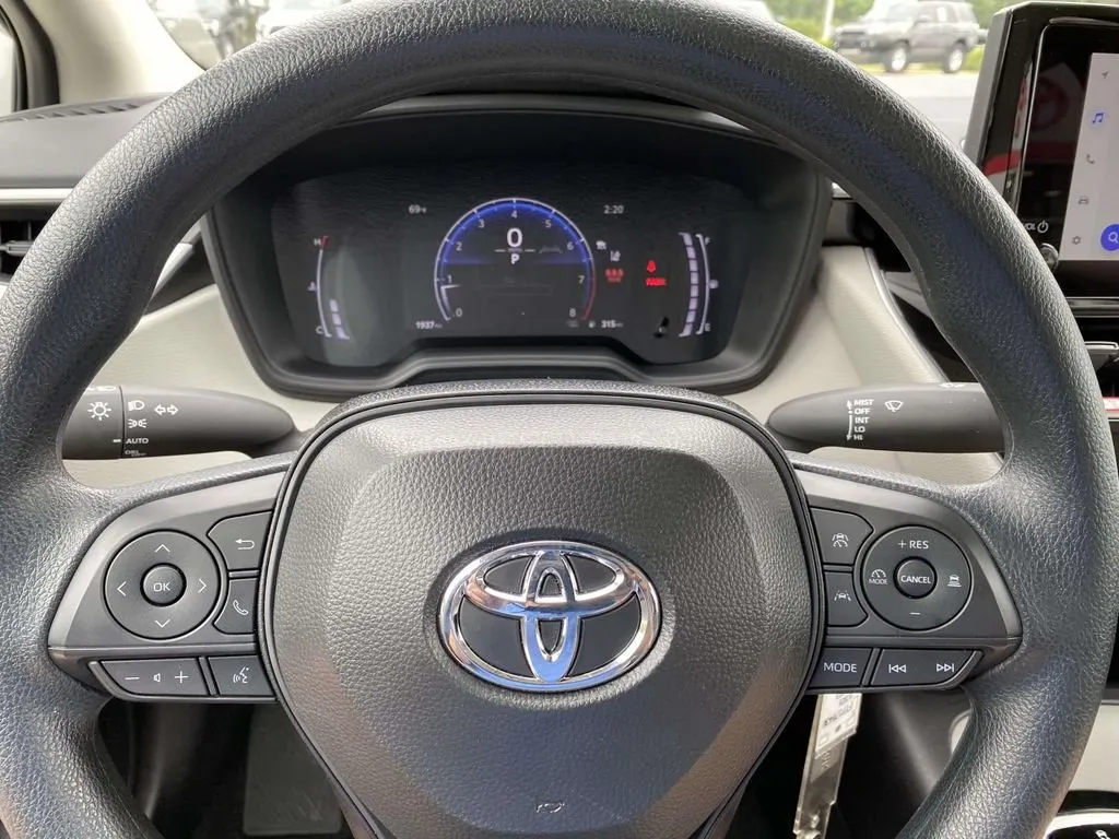 2026 Toyota Corolla LE thumbnail 26