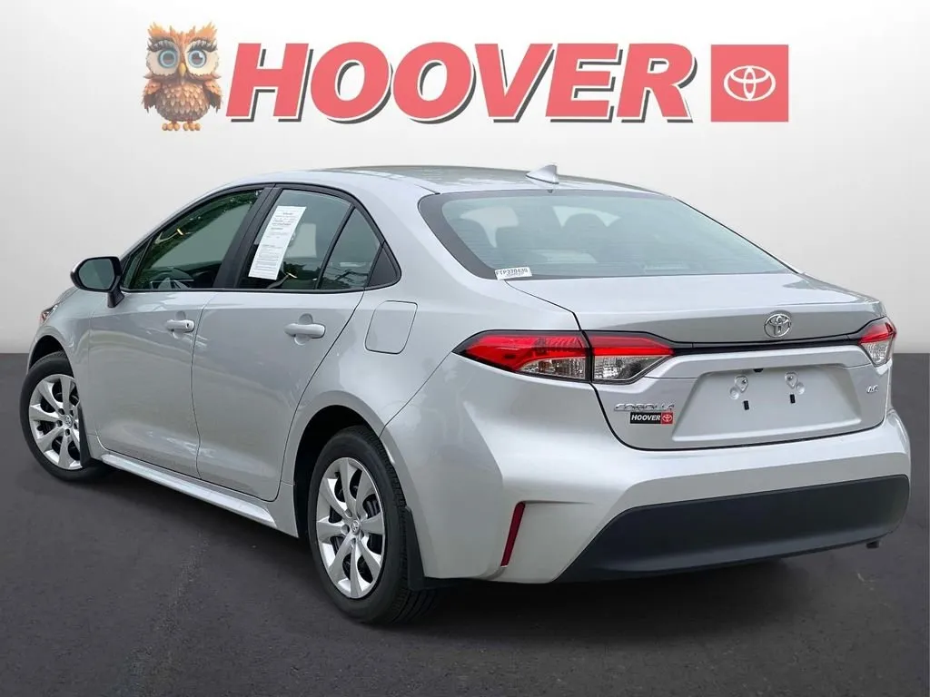 2026 Toyota Corolla LE thumbnail 5