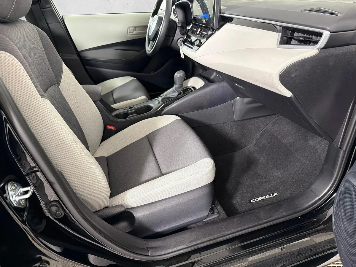 2026 Toyota Corolla LE thumbnail 13