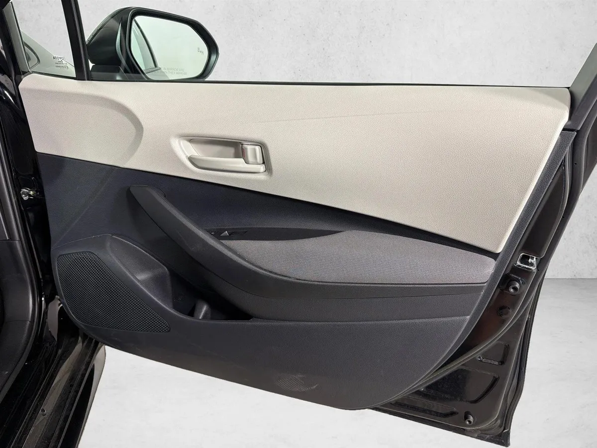2026 Toyota Corolla LE thumbnail 14