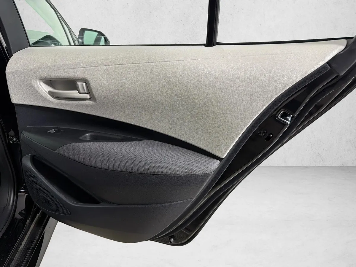 2026 Toyota Corolla LE thumbnail 16