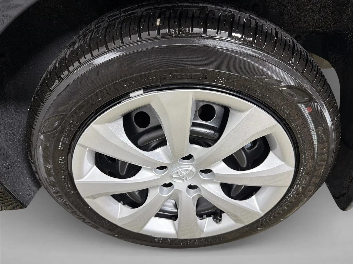 2026 Toyota Corolla LE thumbnail 19