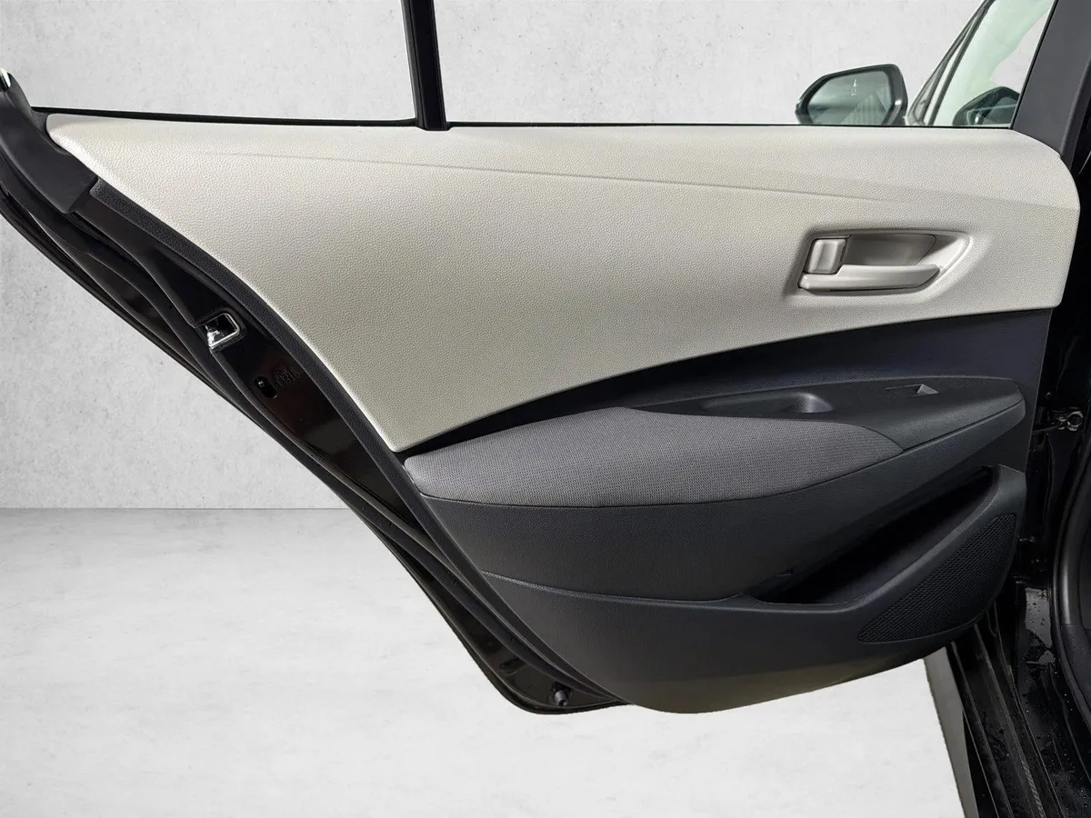 2026 Toyota Corolla LE thumbnail 21