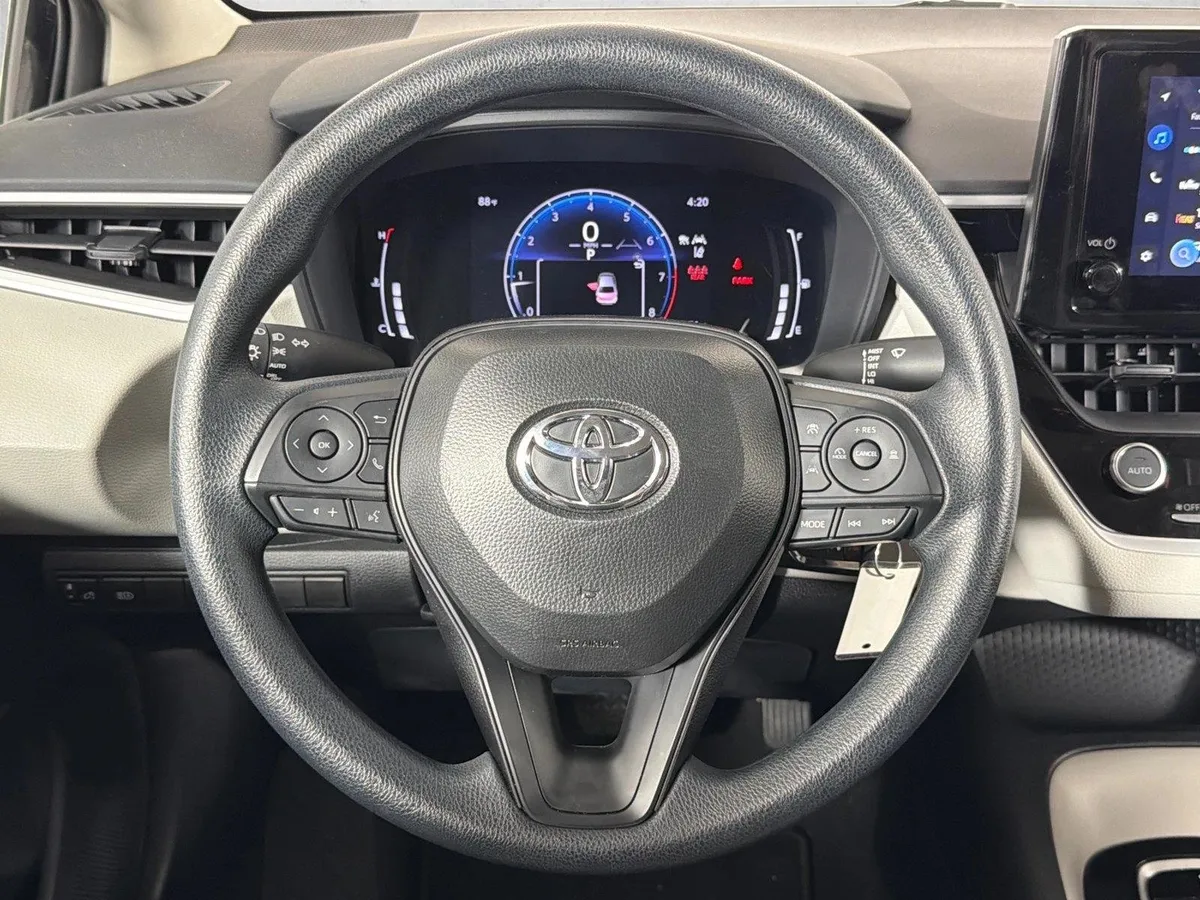2026 Toyota Corolla LE thumbnail 23