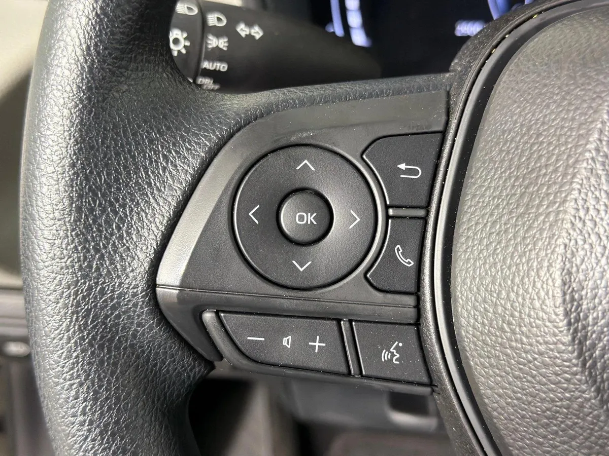 2026 Toyota Corolla LE thumbnail 24