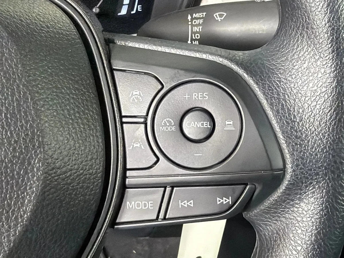 2026 Toyota Corolla LE thumbnail 25
