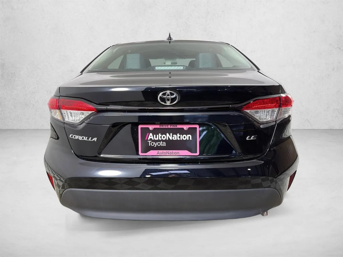 2026 Toyota Corolla LE thumbnail 4