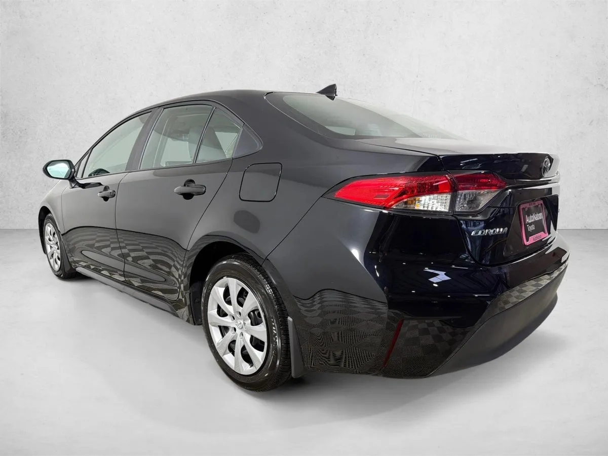 2026 Toyota Corolla LE thumbnail 5