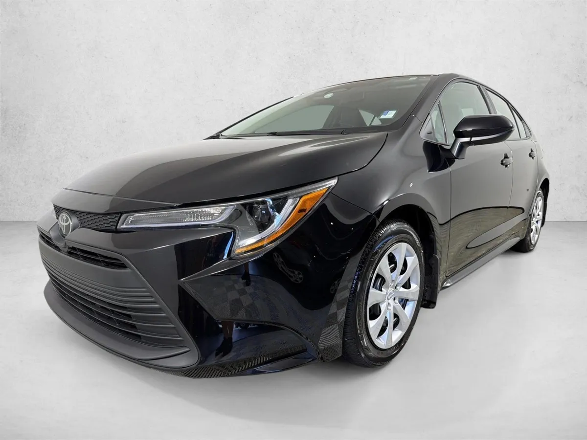 2026 Toyota Corolla LE thumbnail 7
