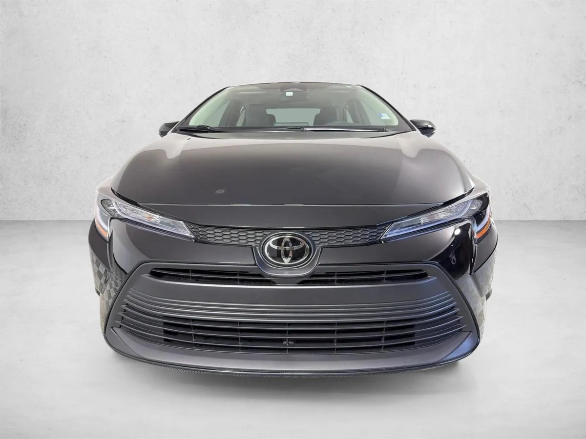 2026 Toyota Corolla LE thumbnail 8