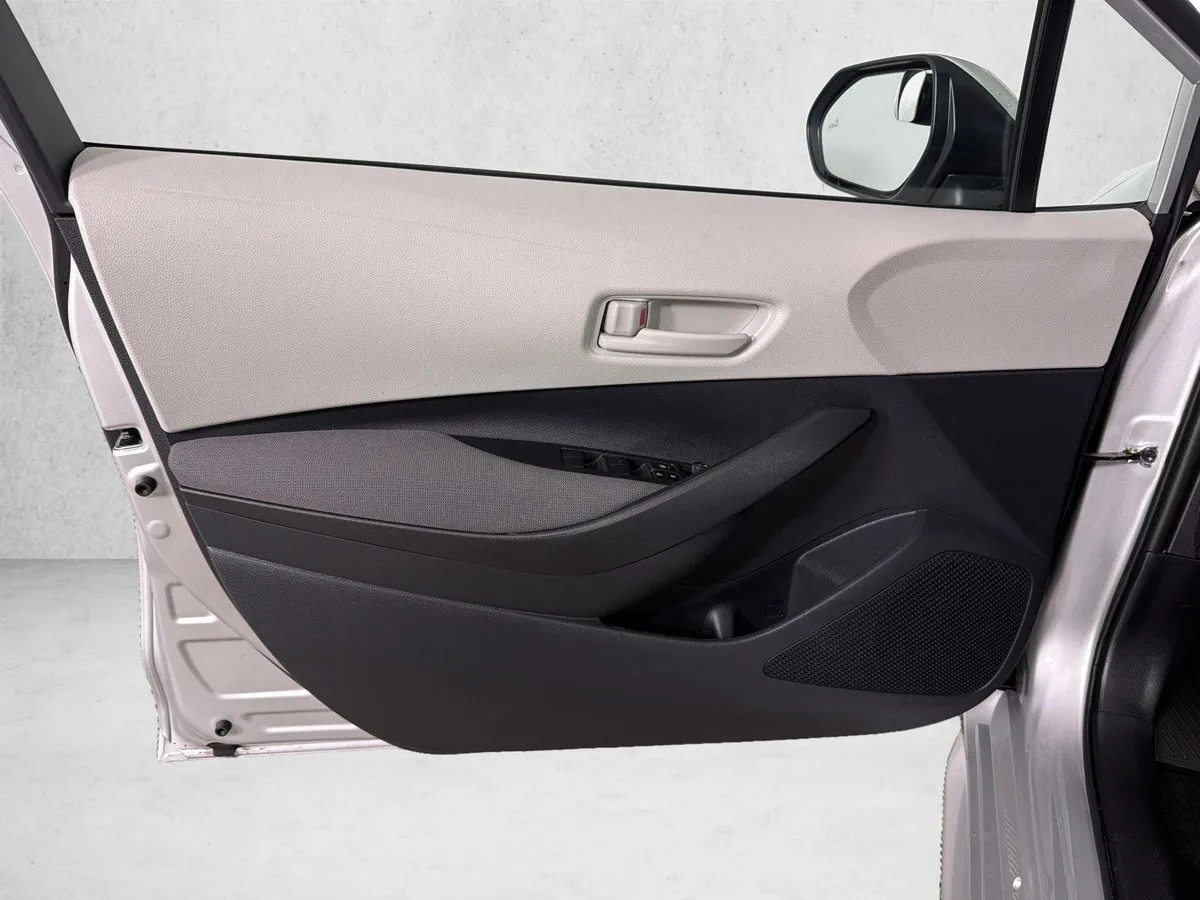 2026 Toyota Corolla LE thumbnail 10