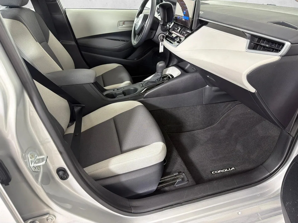 2026 Toyota Corolla LE thumbnail 13
