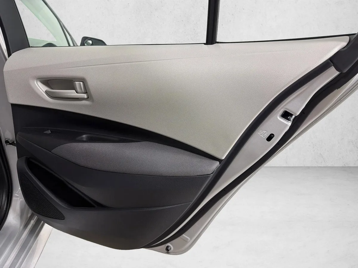 2026 Toyota Corolla LE thumbnail 16