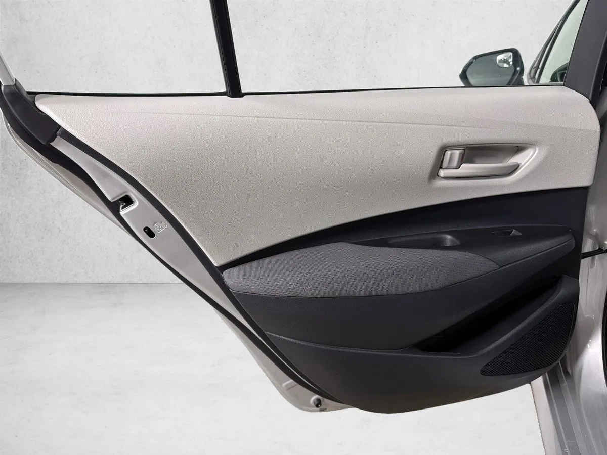 2026 Toyota Corolla LE thumbnail 21