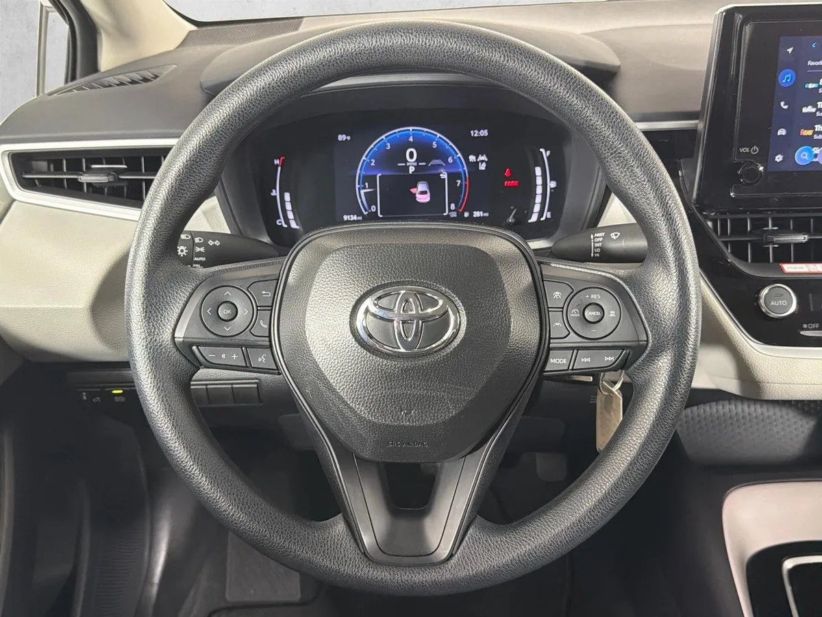 2026 Toyota Corolla LE thumbnail 23