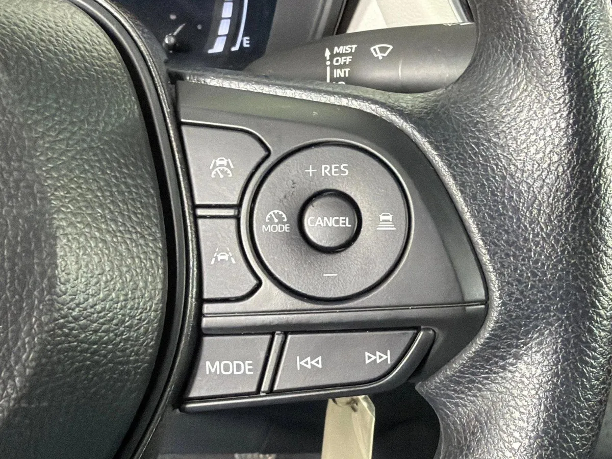 2026 Toyota Corolla LE thumbnail 25