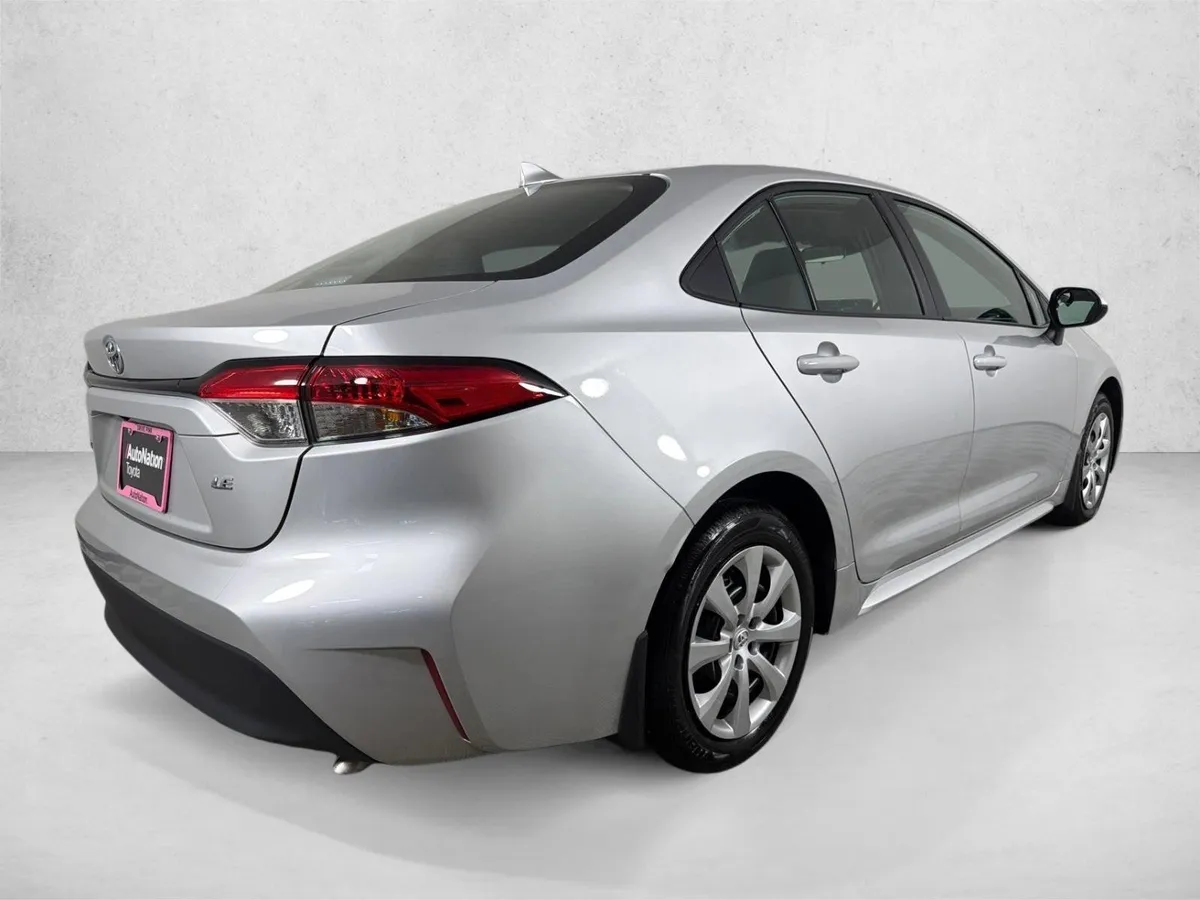 2026 Toyota Corolla LE thumbnail 3