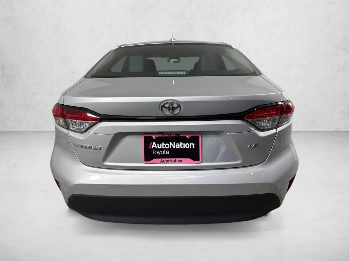 2026 Toyota Corolla LE thumbnail 4