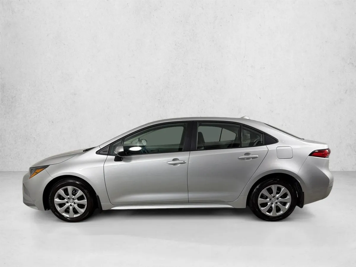 2026 Toyota Corolla LE thumbnail 6