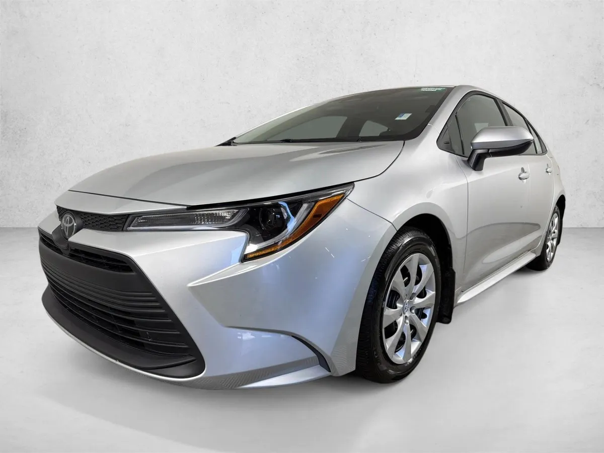 2026 Toyota Corolla LE thumbnail 7