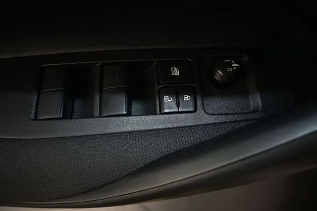 2026 Toyota Corolla LE thumbnail 10