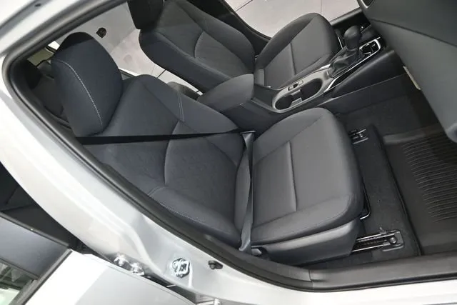 2026 Toyota Corolla LE thumbnail 14