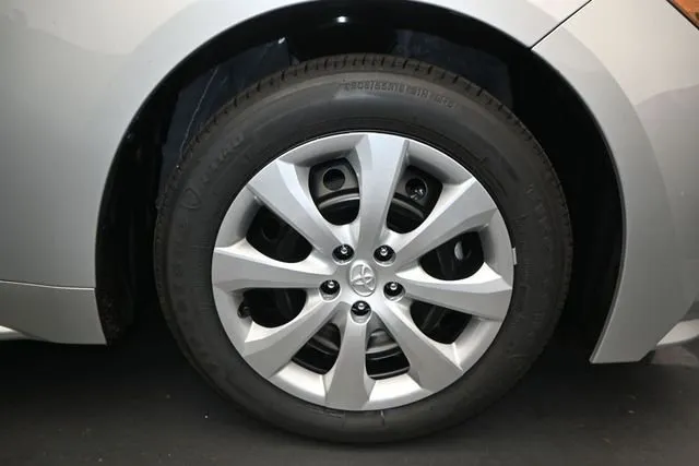2026 Toyota Corolla LE thumbnail 15