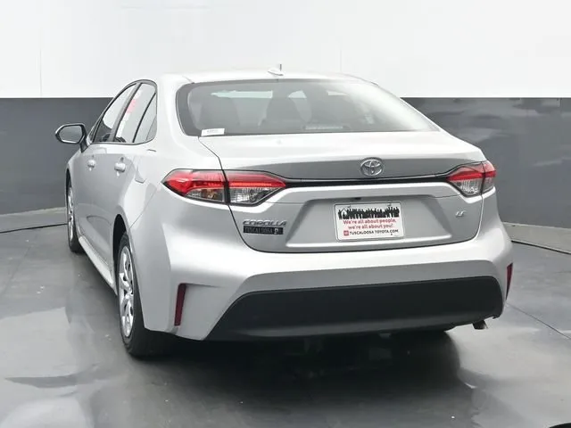 2026 Toyota Corolla LE thumbnail 17