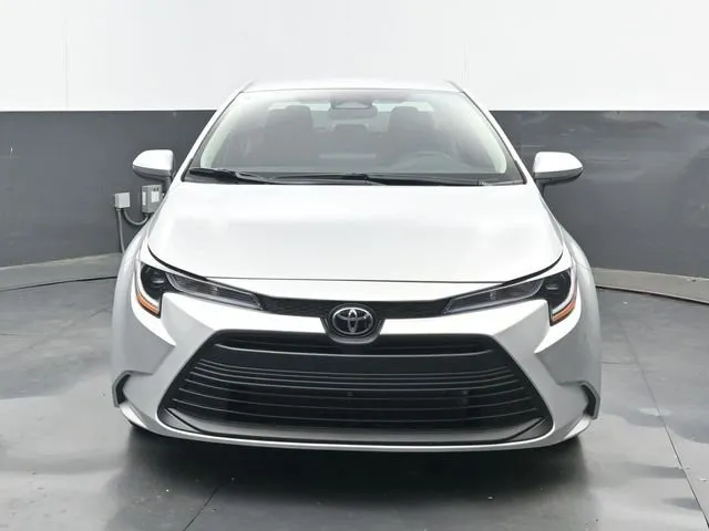 2026 Toyota Corolla LE thumbnail 18