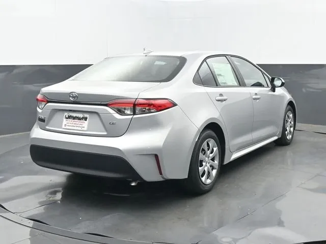 2026 Toyota Corolla LE thumbnail 19