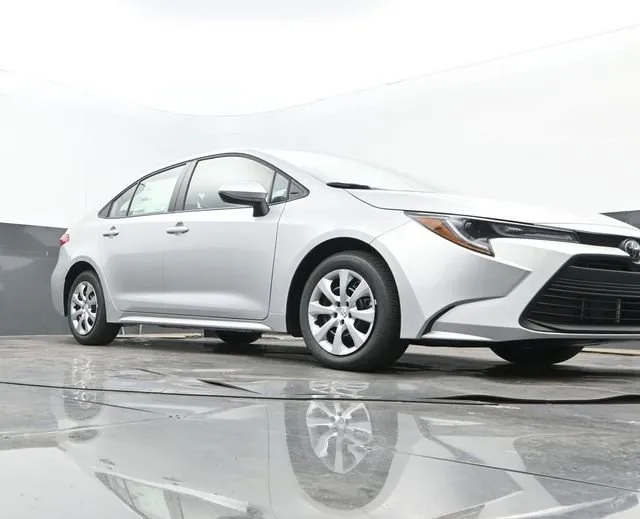 2026 Toyota Corolla LE thumbnail 22