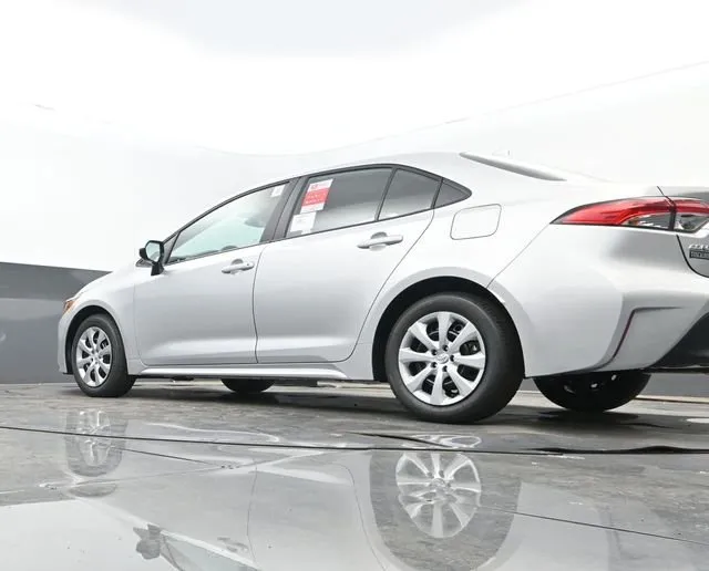 2026 Toyota Corolla LE thumbnail 23