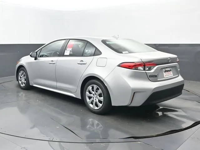 2026 Toyota Corolla LE thumbnail 3