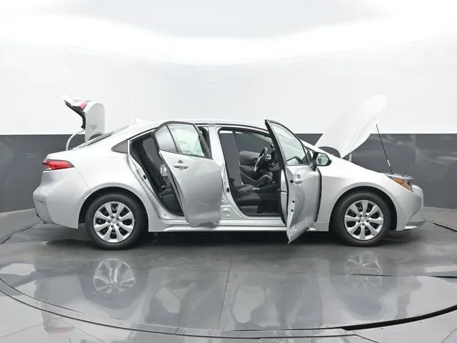 2026 Toyota Corolla LE thumbnail 30
