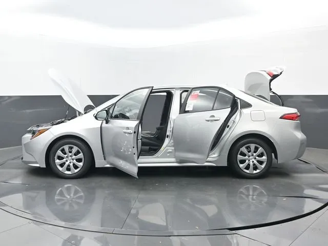 2026 Toyota Corolla LE thumbnail 31