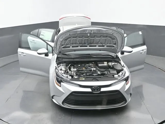 2026 Toyota Corolla LE thumbnail 32