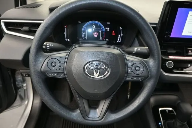 2026 Toyota Corolla LE thumbnail 5