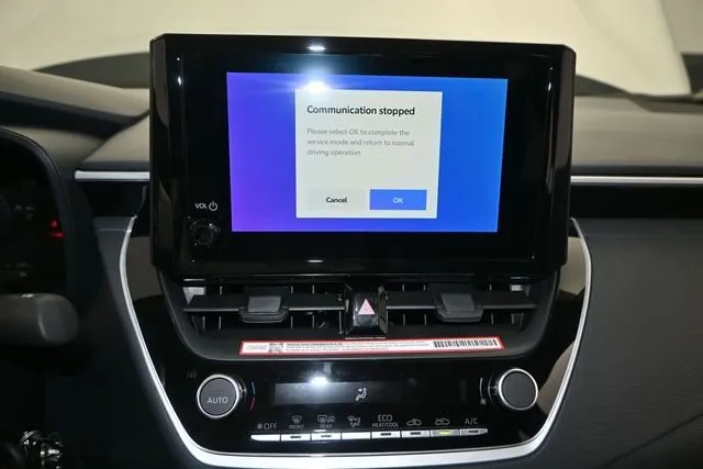 2026 Toyota Corolla LE thumbnail 7