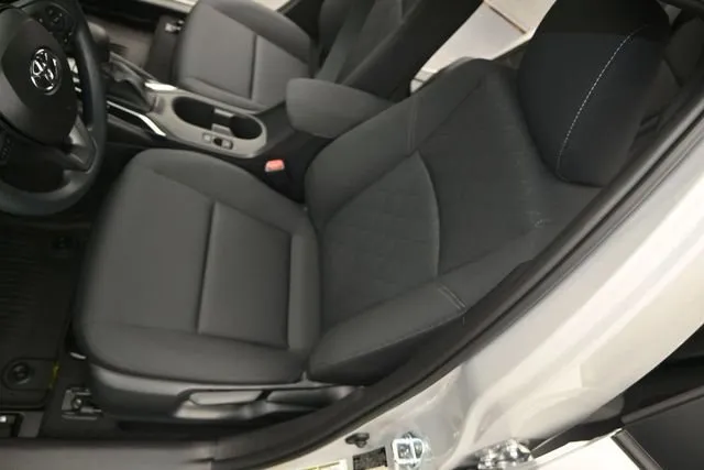 2026 Toyota Corolla LE thumbnail 9