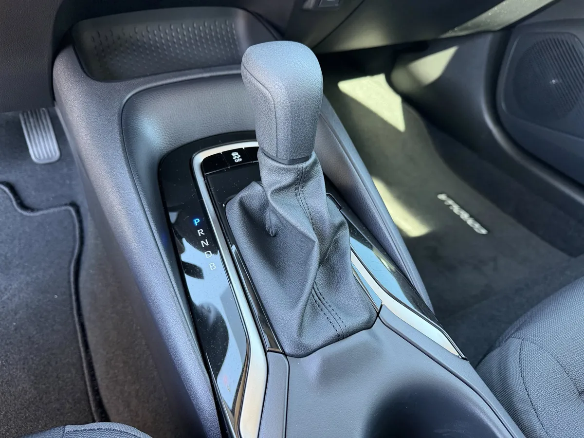 2026 Toyota Corolla LE thumbnail 13