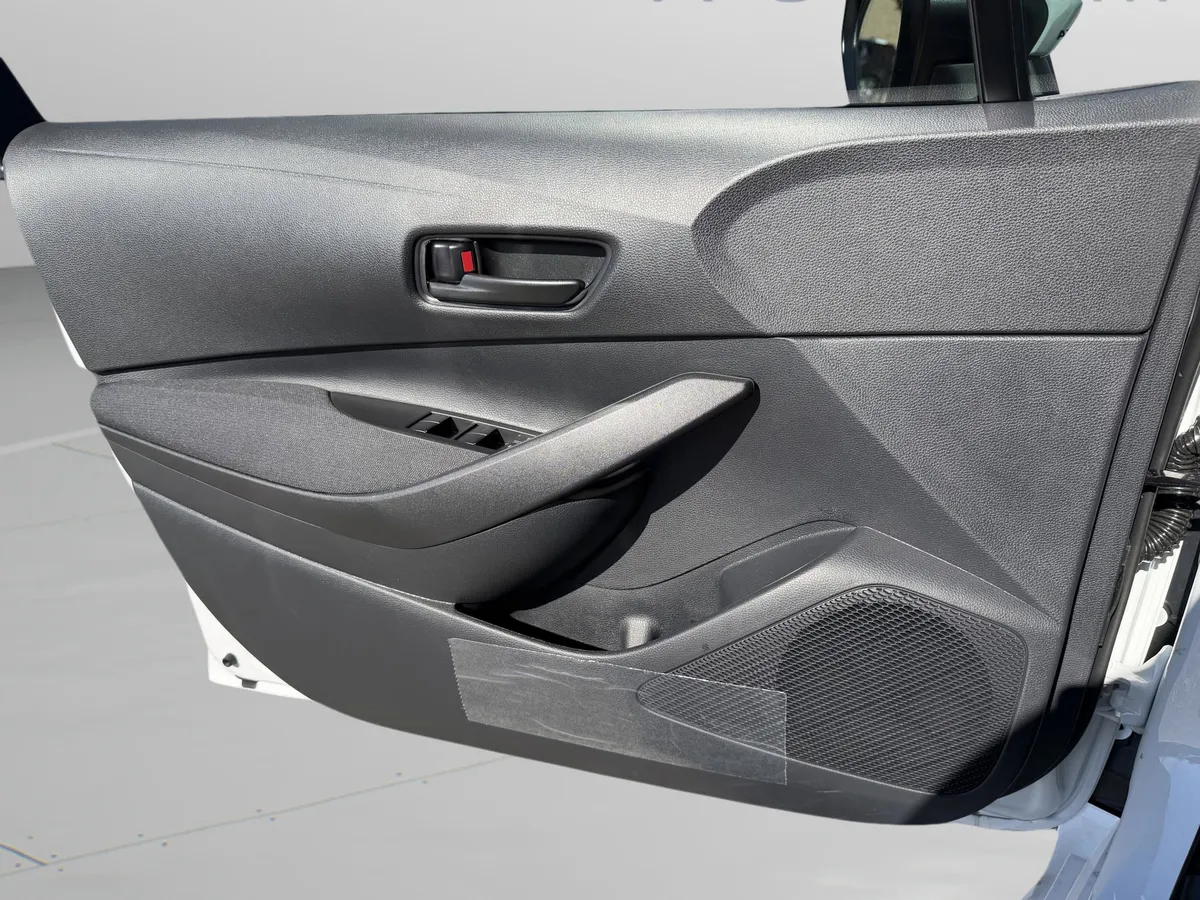 2026 Toyota Corolla LE thumbnail 17