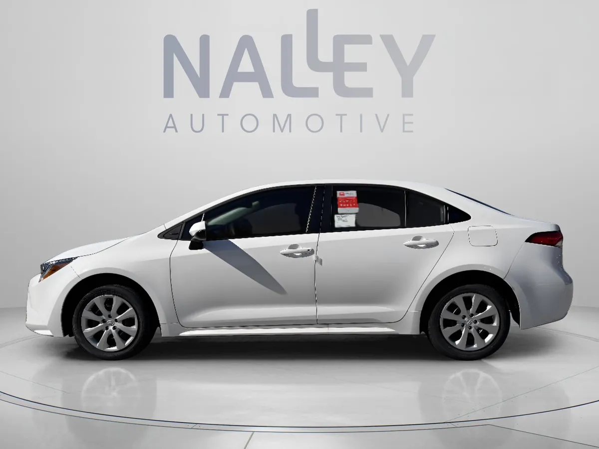 2026 Toyota Corolla LE thumbnail 2