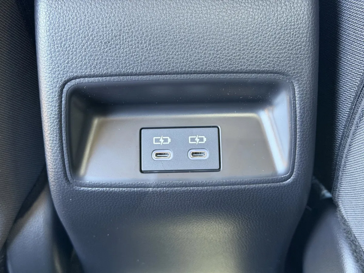2026 Toyota Corolla LE thumbnail 21