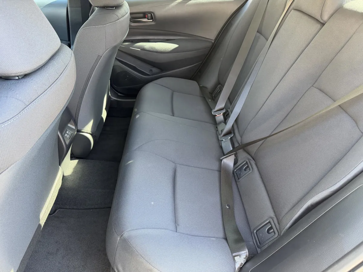 2026 Toyota Corolla LE thumbnail 22
