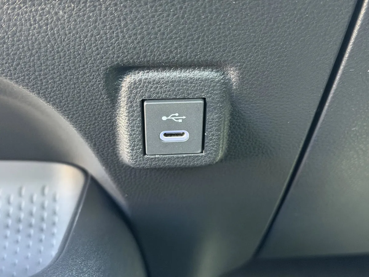 2026 Toyota Corolla LE thumbnail 23