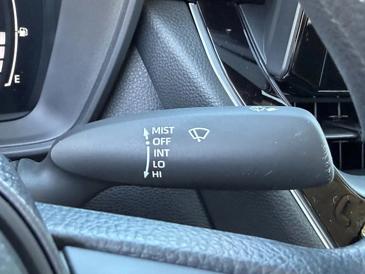 2026 Toyota Corolla LE thumbnail 26
