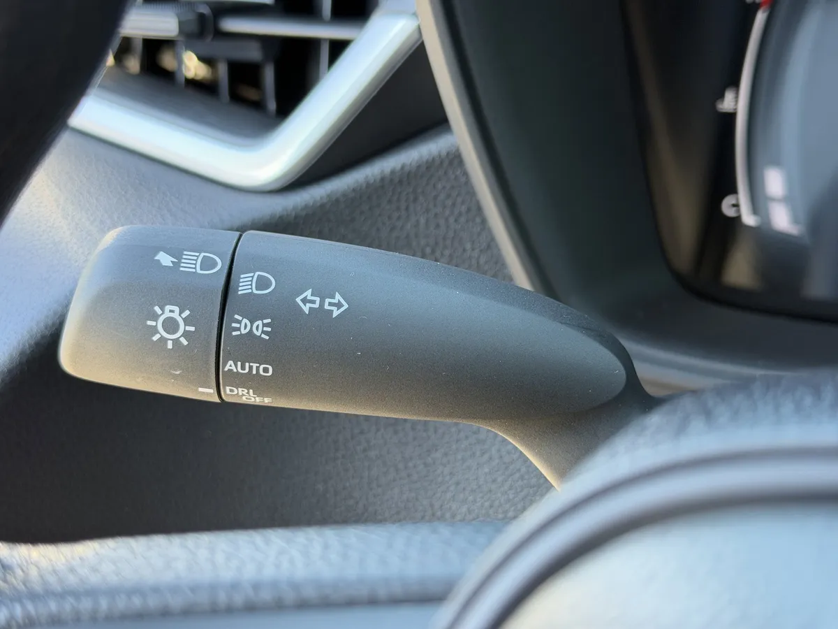 2026 Toyota Corolla LE thumbnail 27