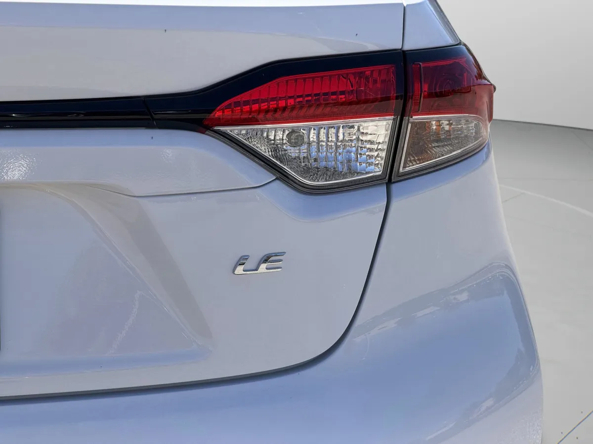 2026 Toyota Corolla LE thumbnail 28